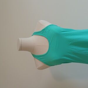 Lululemon size 6 turquoise tank top